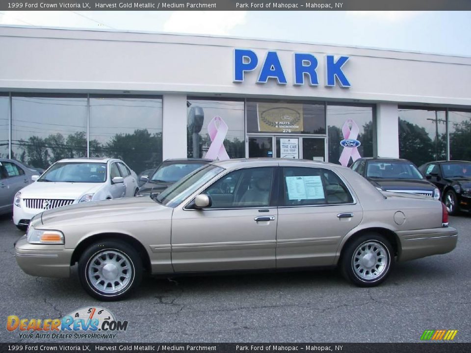 1999 Ford Crown Victoria LX Harvest Gold Metallic / Medium Parchment Photo #18