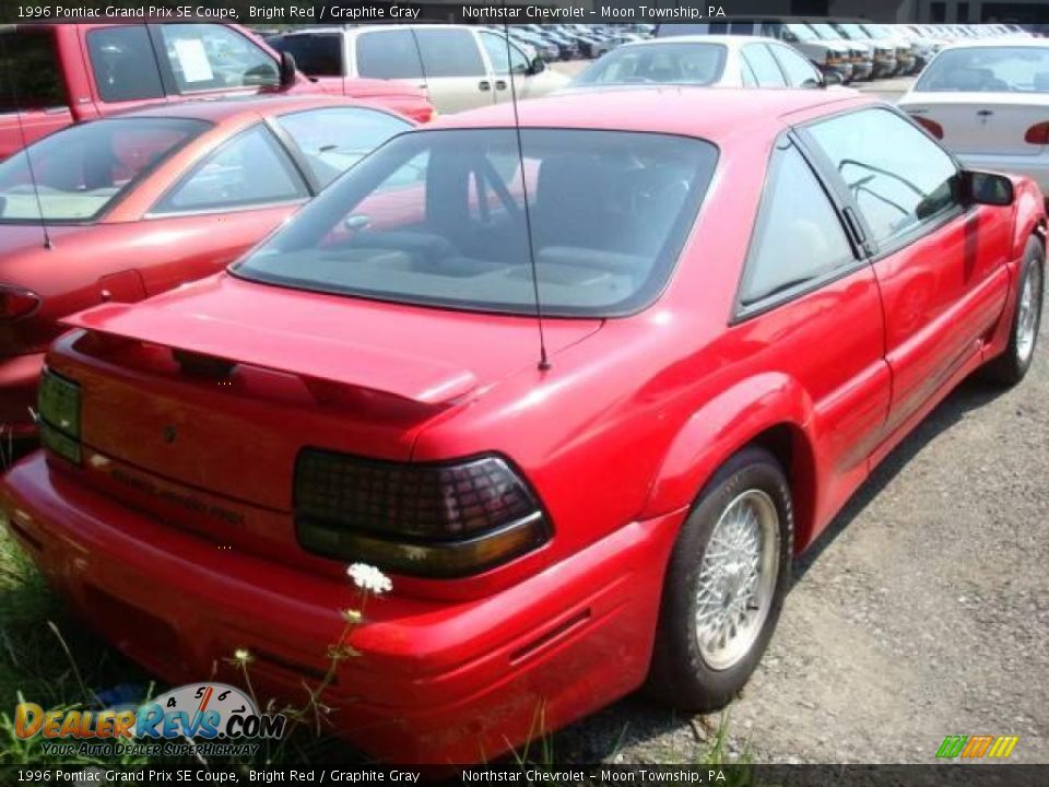 1996 Pontiac Grand Prix SE Coupe Bright Red / Graphite Gray Photo #2