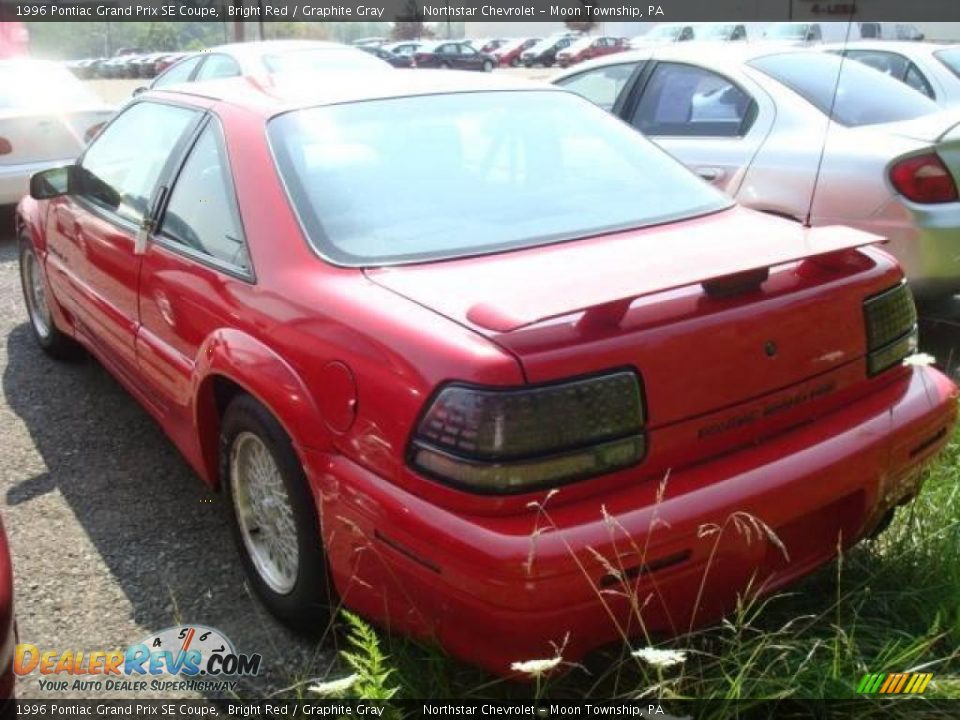 1996 Pontiac Grand Prix SE Coupe Bright Red / Graphite Gray Photo #4