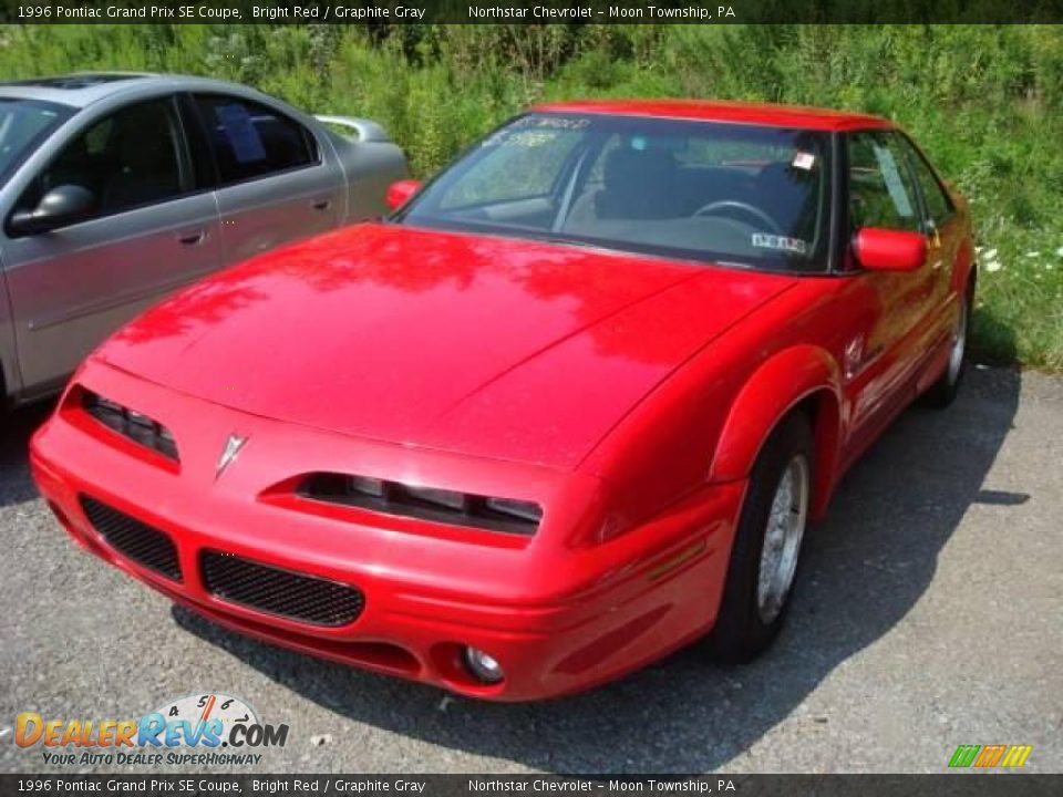 1996 Pontiac Grand Prix SE Coupe Bright Red / Graphite Gray Photo #5