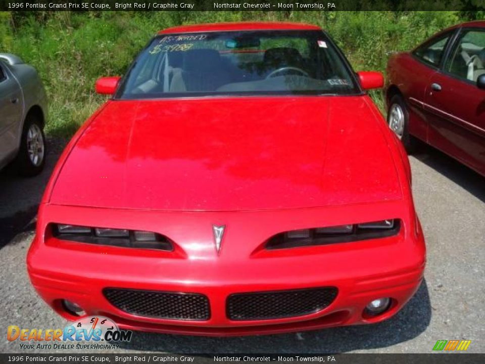1996 Pontiac Grand Prix SE Coupe Bright Red / Graphite Gray Photo #6