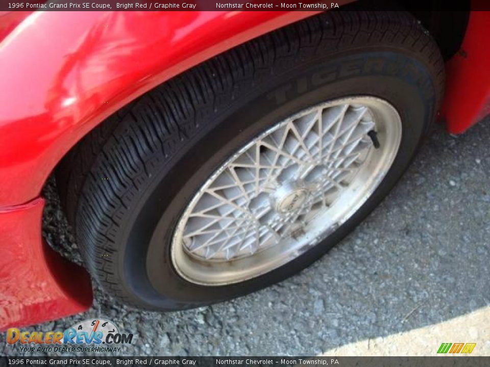 1996 Pontiac Grand Prix SE Coupe Bright Red / Graphite Gray Photo #7