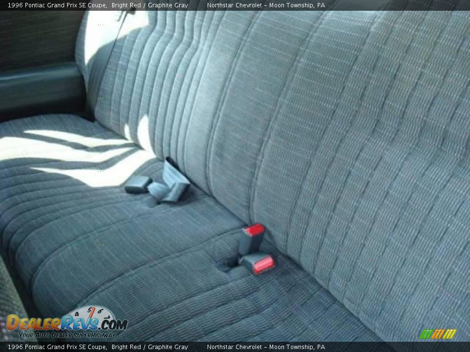 1996 Pontiac Grand Prix SE Coupe Bright Red / Graphite Gray Photo #12