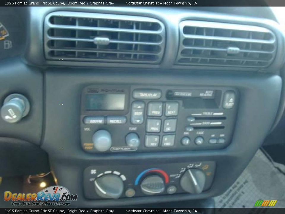 1996 Pontiac Grand Prix SE Coupe Bright Red / Graphite Gray Photo #13