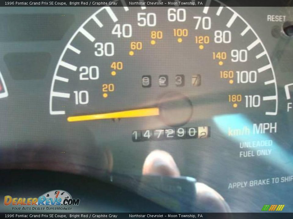 1996 Pontiac Grand Prix SE Coupe Bright Red / Graphite Gray Photo #15