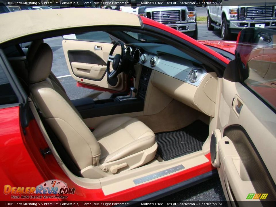 2006 Ford Mustang V6 Premium Convertible Torch Red / Light Parchment Photo #10