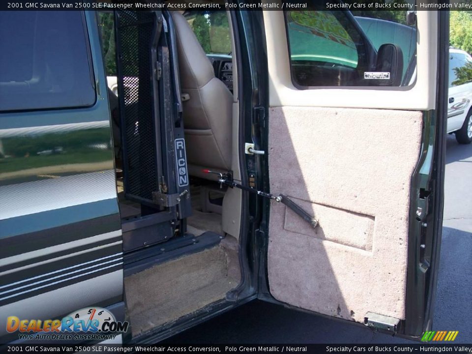 2001 GMC Savana Van 2500 SLE Passenger Wheelchair Access Conversion Polo Green Metallic / Neutral Photo #29