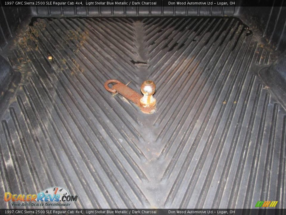 1997 GMC Sierra 2500 SLE Regular Cab 4x4 Light Stellar Blue Metallic / Dark Charcoal Photo #17