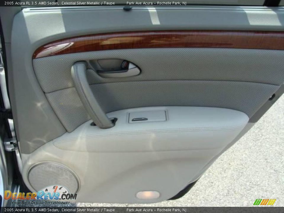 2005 Acura RL 3.5 AWD Sedan Celestial Silver Metallic / Taupe Photo #18