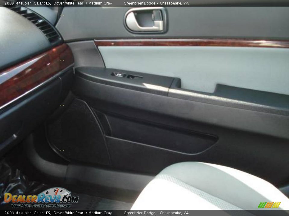 2009 Mitsubishi Galant ES Dover White Pearl / Medium Gray Photo #17