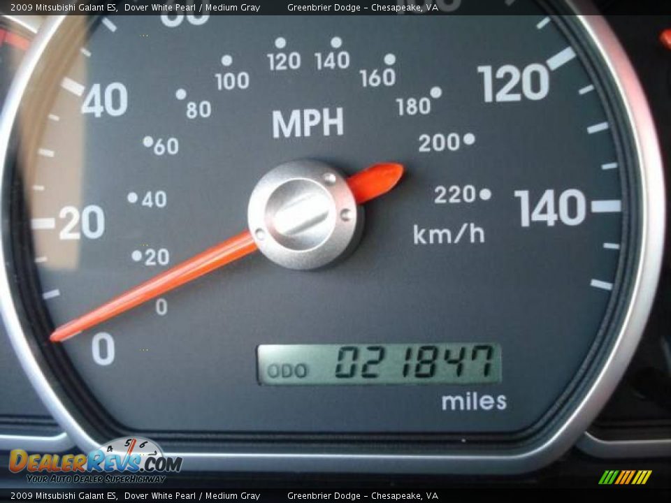 2009 Mitsubishi Galant ES Dover White Pearl / Medium Gray Photo #18