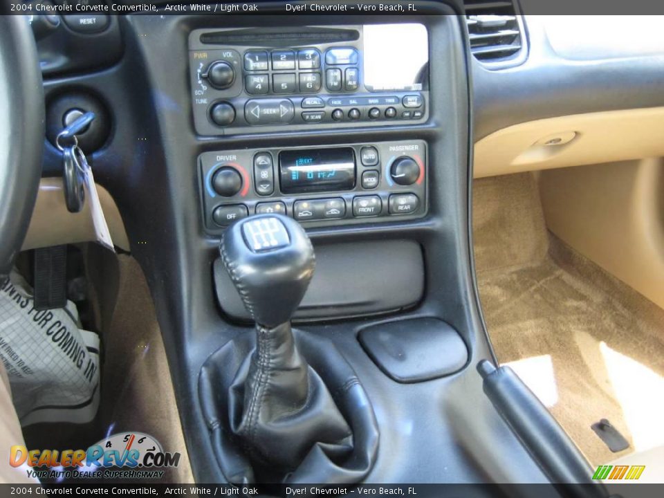 2004 Chevrolet Corvette Convertible Arctic White / Light Oak Photo #10