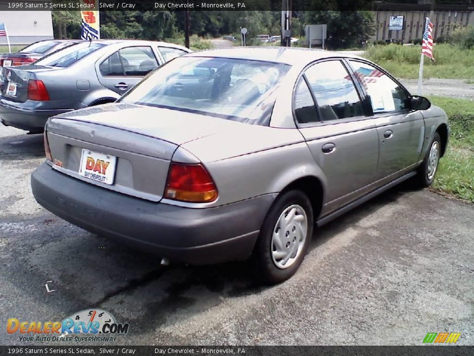 1996 Saturn S Series SL Sedan Silver / Gray Photo #4
