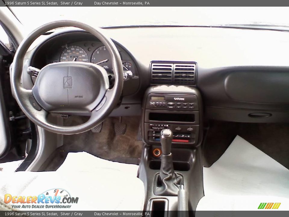1996 Saturn S Series SL Sedan Silver / Gray Photo #7
