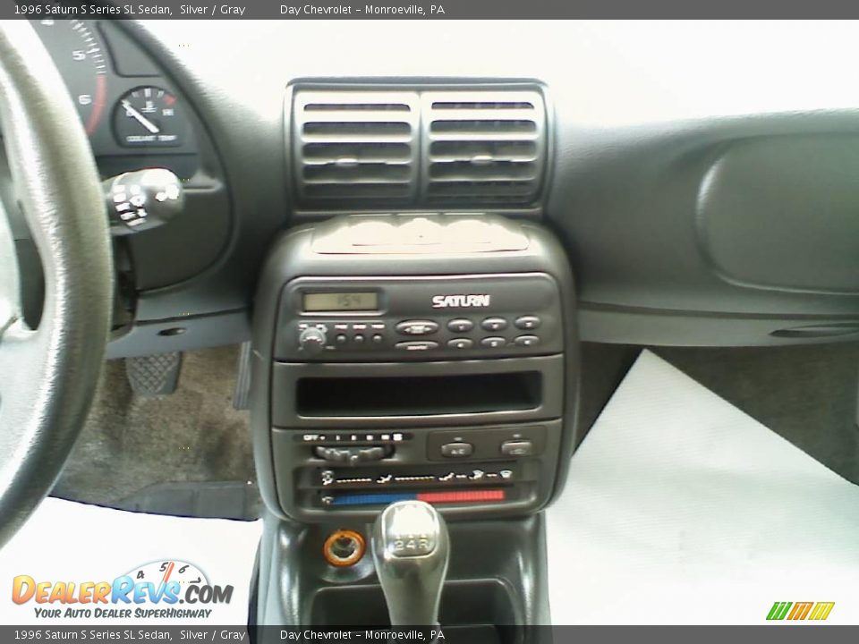 1996 Saturn S Series SL Sedan Silver / Gray Photo #9