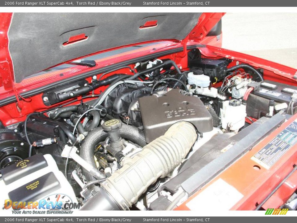 2006 Ford Ranger XLT SuperCab 4x4 Torch Red / Ebony Black/Grey Photo #21