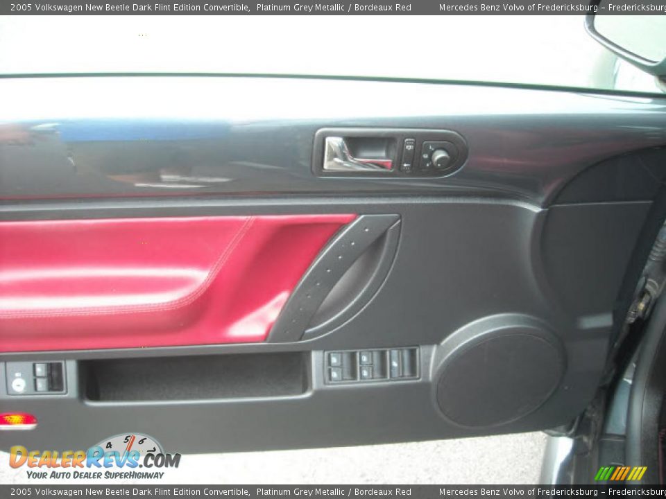 2005 Volkswagen New Beetle Dark Flint Edition Convertible Platinum Grey Metallic / Bordeaux Red Photo #16