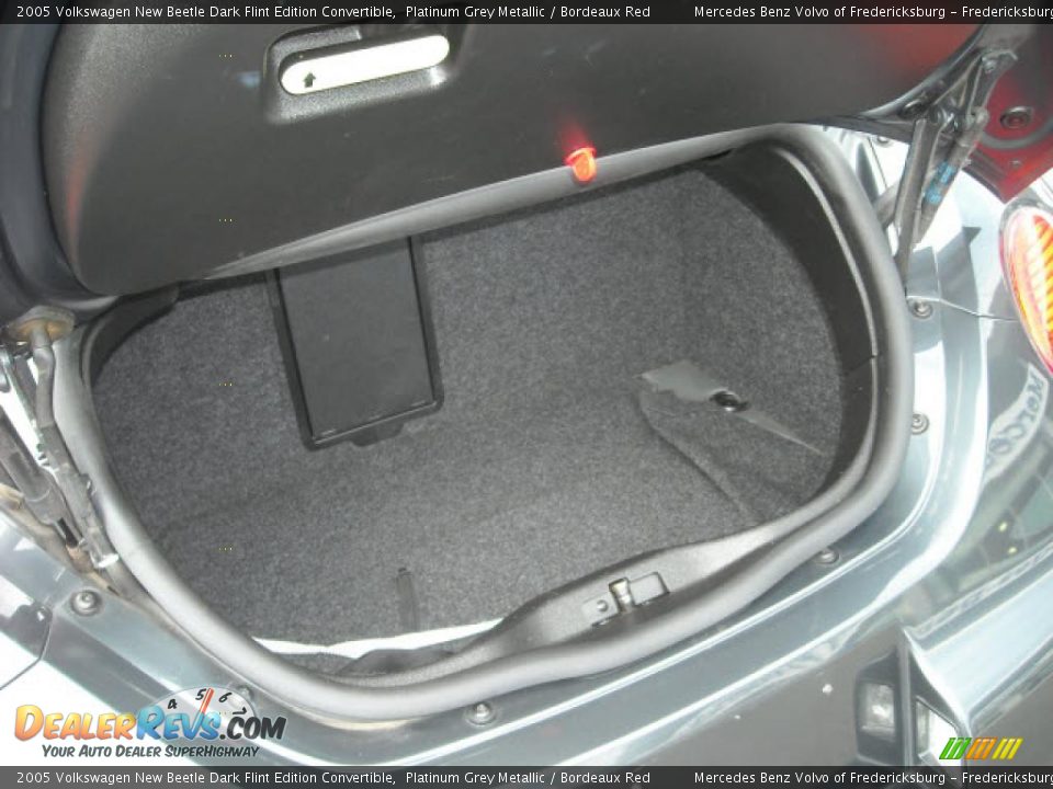 2005 Volkswagen New Beetle Dark Flint Edition Convertible Platinum Grey Metallic / Bordeaux Red Photo #17