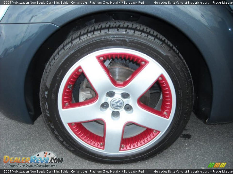 2005 Volkswagen New Beetle Dark Flint Edition Convertible Platinum Grey Metallic / Bordeaux Red Photo #18