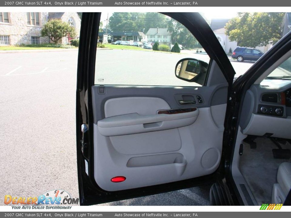 2007 GMC Yukon SLT 4x4 Onyx Black / Light Titanium Photo #11
