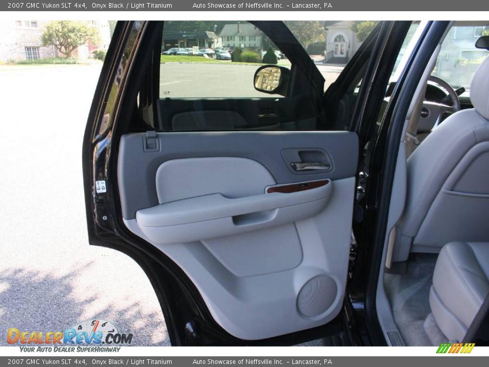 2007 GMC Yukon SLT 4x4 Onyx Black / Light Titanium Photo #12