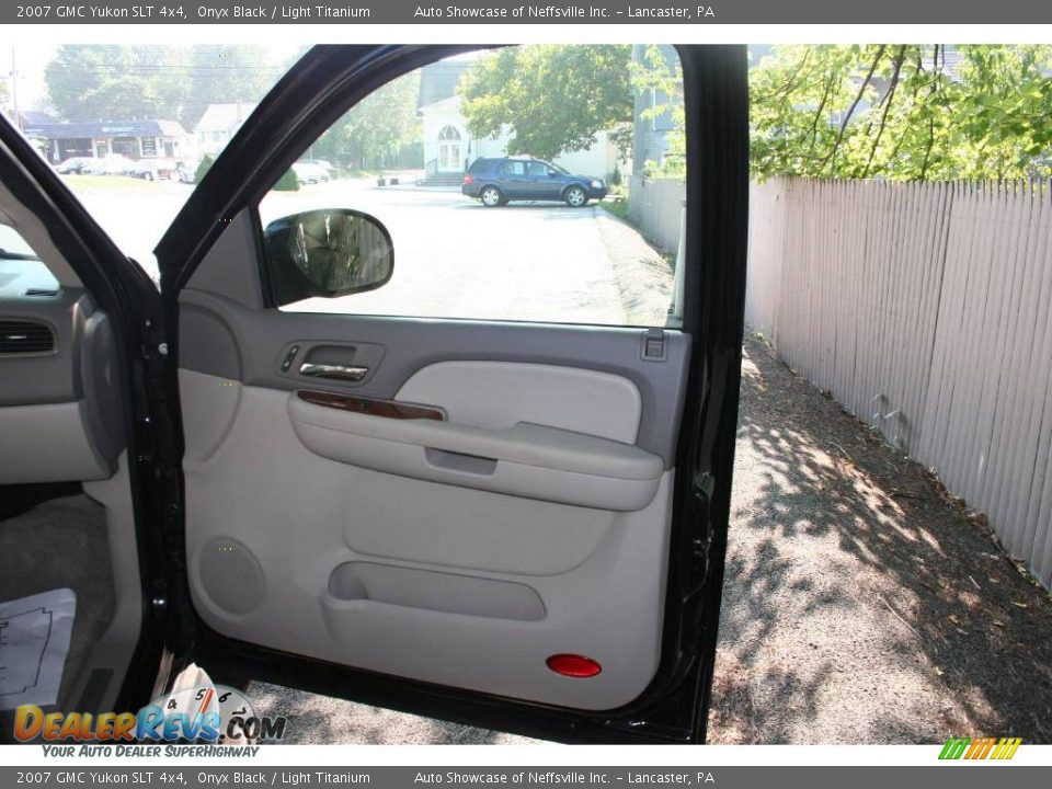 2007 GMC Yukon SLT 4x4 Onyx Black / Light Titanium Photo #13