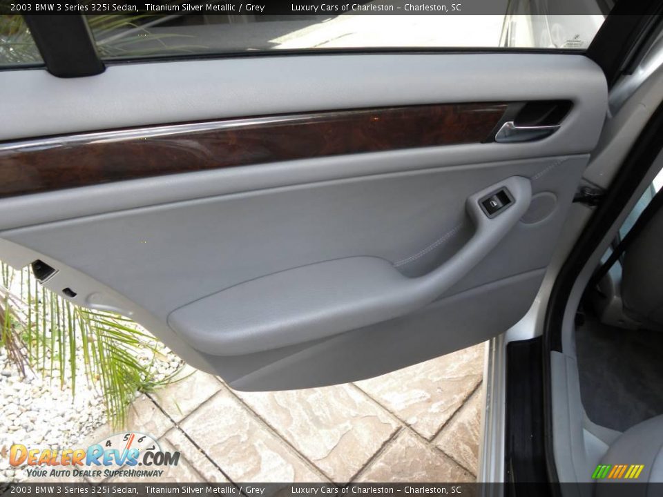 2003 BMW 3 Series 325i Sedan Titanium Silver Metallic / Grey Photo #8