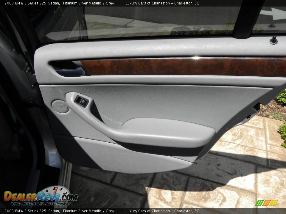 2003 BMW 3 Series 325i Sedan Titanium Silver Metallic / Grey Photo #12