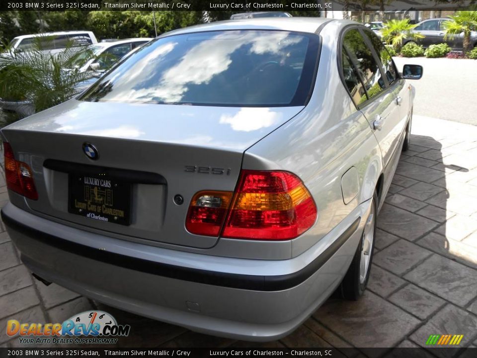 2003 BMW 3 Series 325i Sedan Titanium Silver Metallic / Grey Photo #13