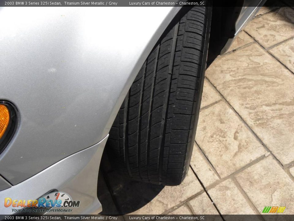 2003 BMW 3 Series 325i Sedan Titanium Silver Metallic / Grey Photo #17