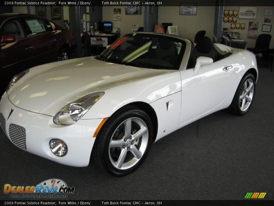 2009 Pontiac Solstice Roadster Pure White / Ebony Photo #2