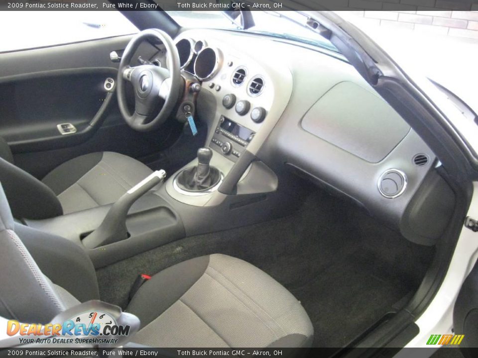2009 Pontiac Solstice Roadster Pure White / Ebony Photo #9