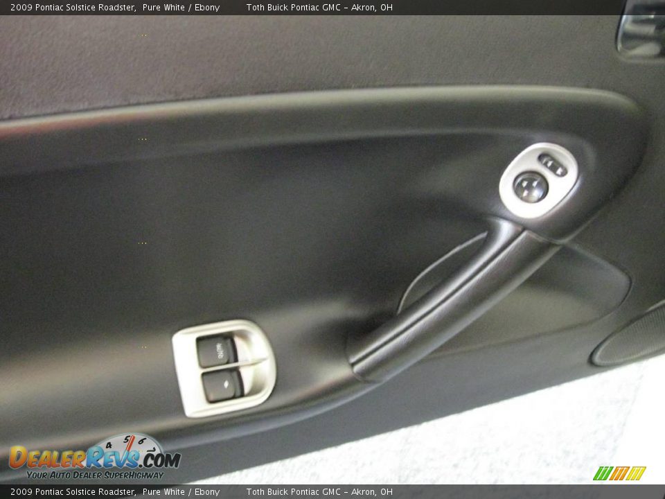 2009 Pontiac Solstice Roadster Pure White / Ebony Photo #10