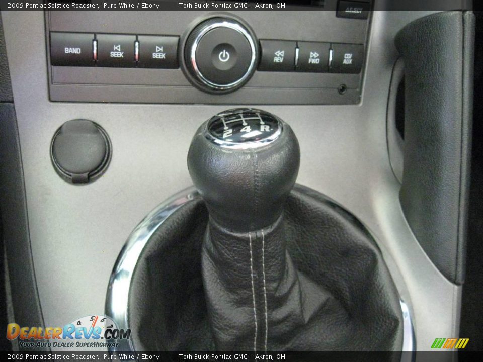 2009 Pontiac Solstice Roadster Pure White / Ebony Photo #14