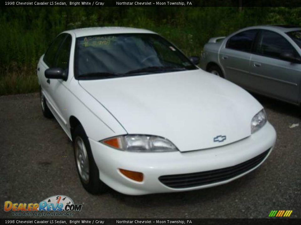 1998 Chevrolet Cavalier LS Sedan Bright White / Gray Photo #1