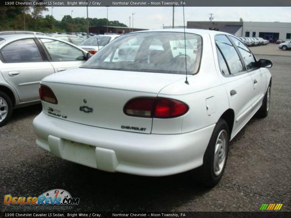 1998 Chevrolet Cavalier LS Sedan Bright White / Gray Photo #2