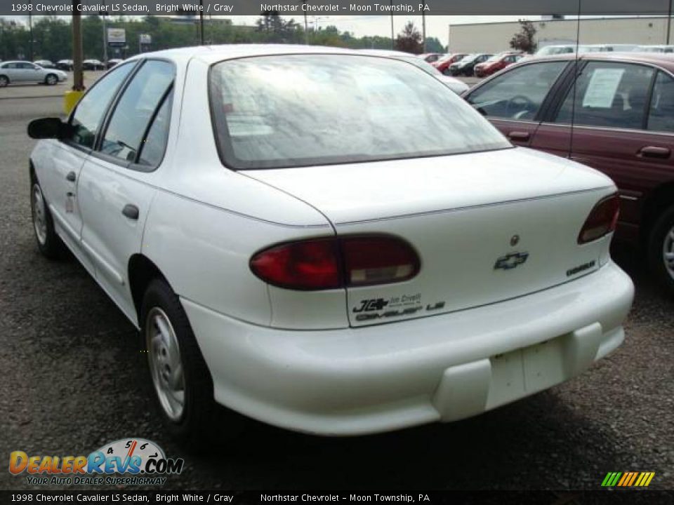 1998 Chevrolet Cavalier LS Sedan Bright White / Gray Photo #4