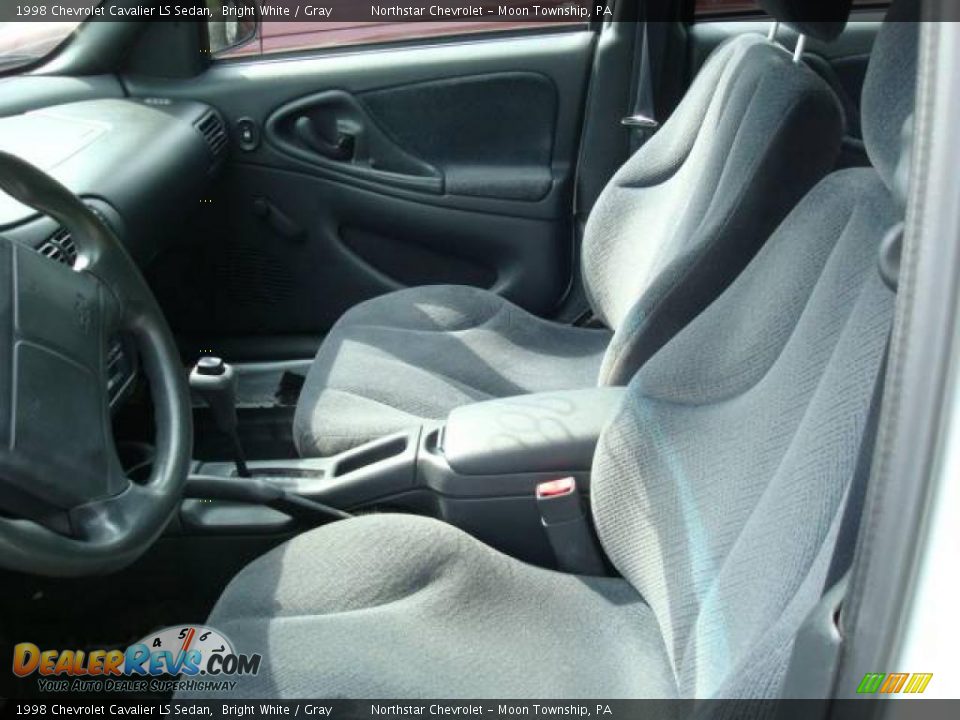 1998 Chevrolet Cavalier LS Sedan Bright White / Gray Photo #8