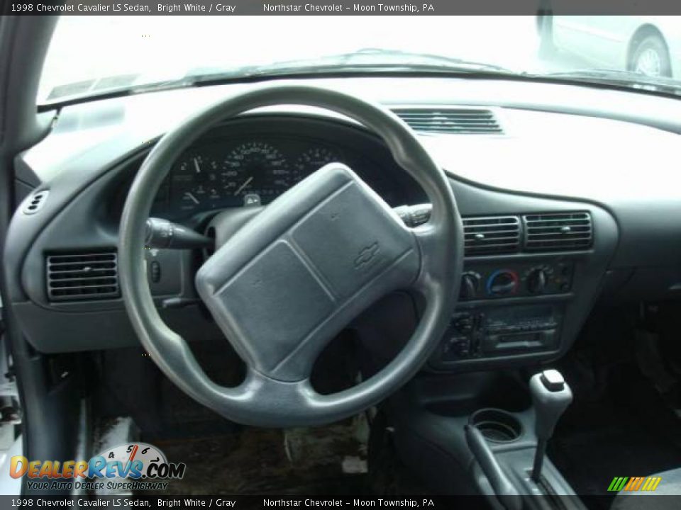 1998 Chevrolet Cavalier LS Sedan Bright White / Gray Photo #10