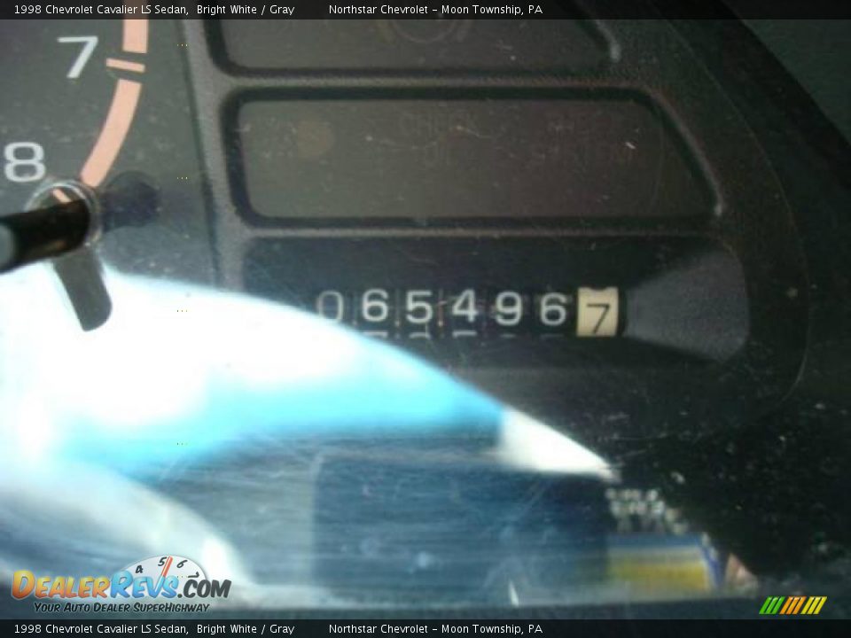 1998 Chevrolet Cavalier LS Sedan Bright White / Gray Photo #15