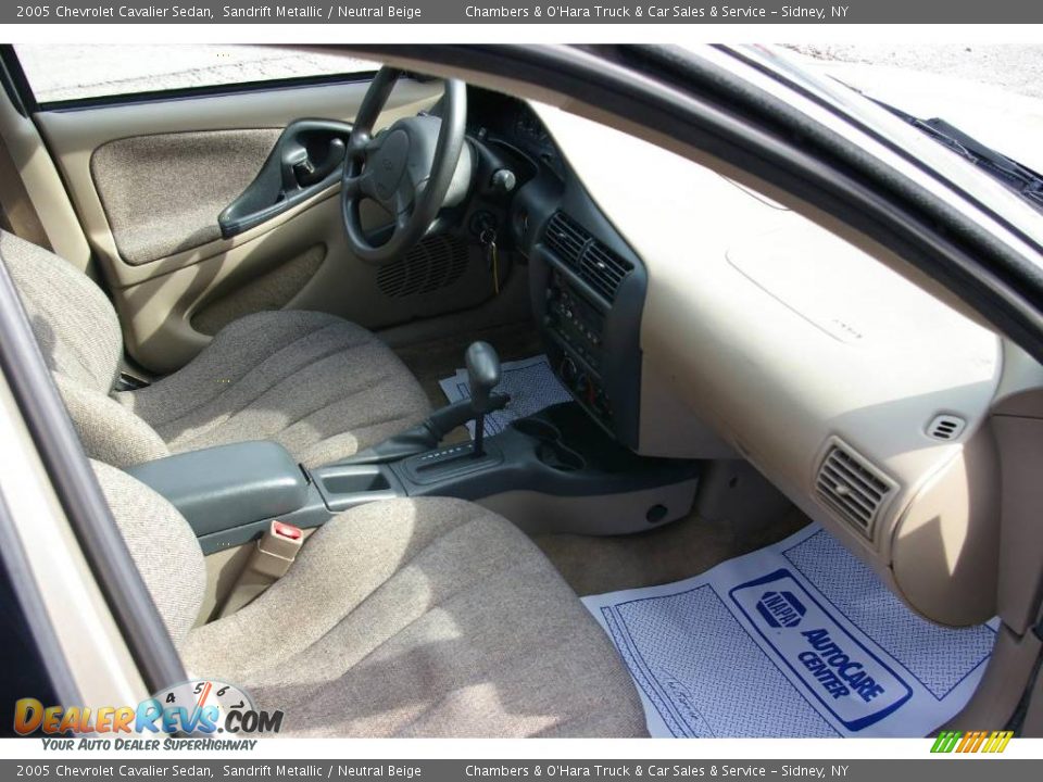 2005 Chevrolet Cavalier Sedan Sandrift Metallic / Neutral Beige Photo #10