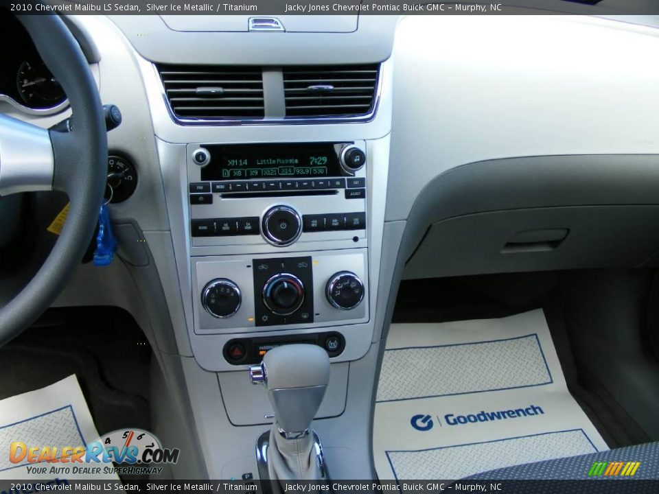 2010 Chevrolet Malibu LS Sedan Silver Ice Metallic / Titanium Photo #10