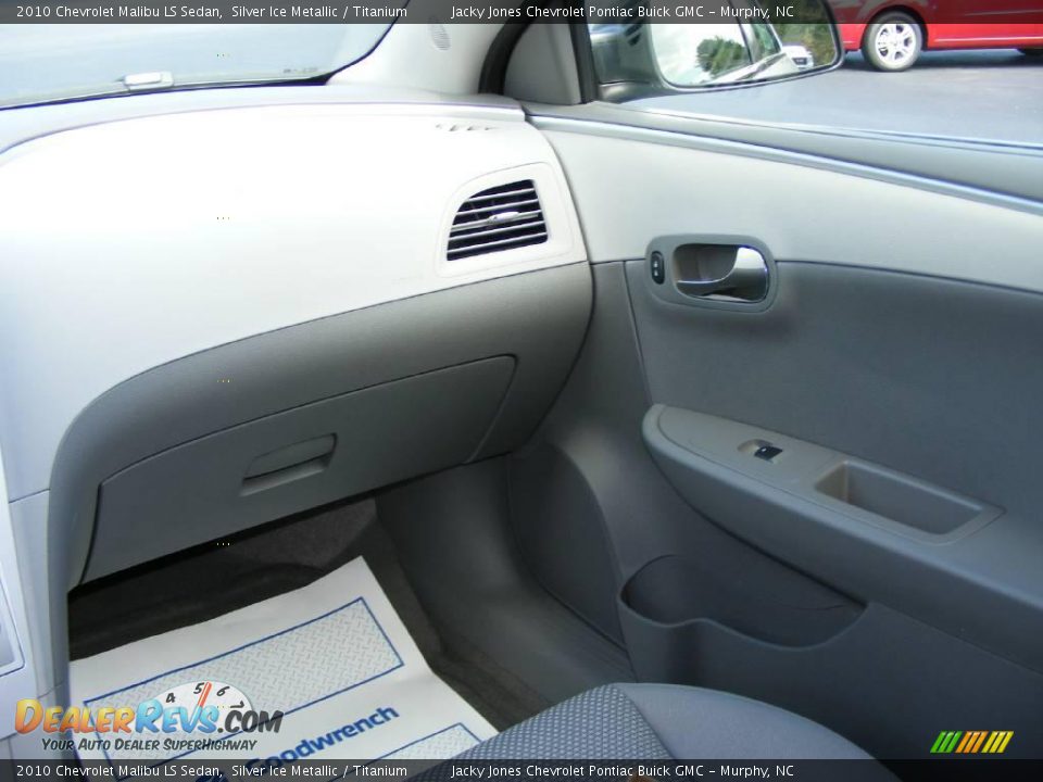 2010 Chevrolet Malibu LS Sedan Silver Ice Metallic / Titanium Photo #11