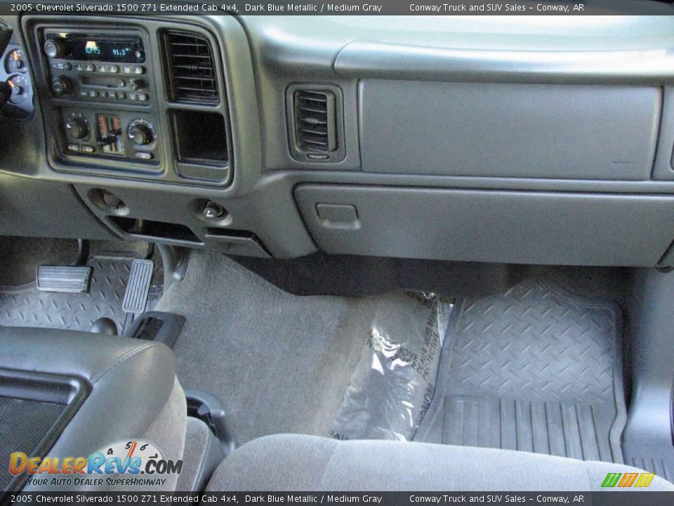 2005 Chevrolet Silverado 1500 Z71 Extended Cab 4x4 Dark Blue Metallic / Medium Gray Photo #11