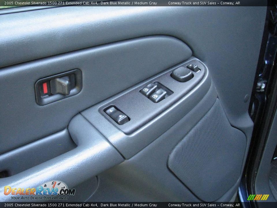 2005 Chevrolet Silverado 1500 Z71 Extended Cab 4x4 Dark Blue Metallic / Medium Gray Photo #17