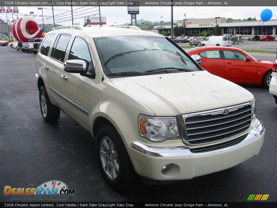 2008 Chrysler Aspen Limited Cool Vanilla / Dark Slate Gray/Light Slate Gray Photo #4