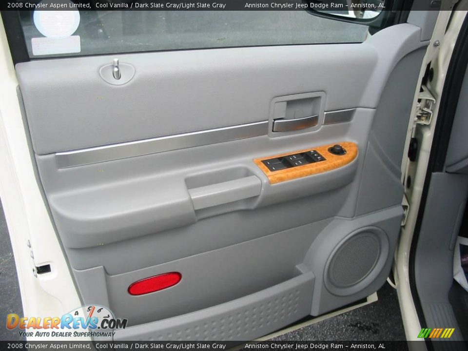 2008 Chrysler Aspen Limited Cool Vanilla / Dark Slate Gray/Light Slate Gray Photo #19