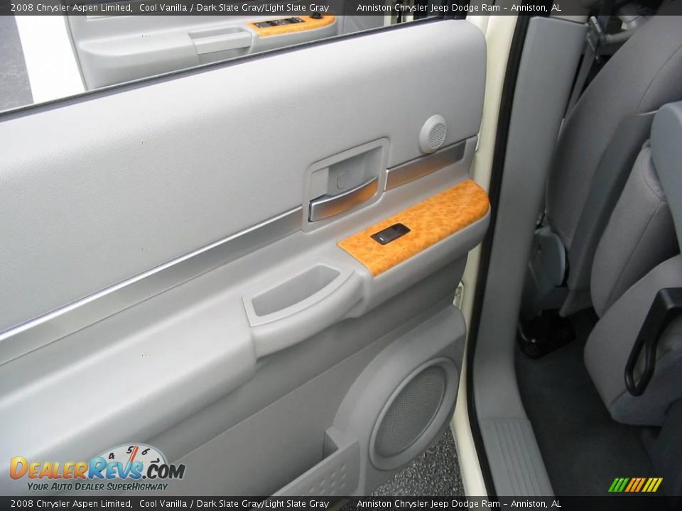 2008 Chrysler Aspen Limited Cool Vanilla / Dark Slate Gray/Light Slate Gray Photo #20