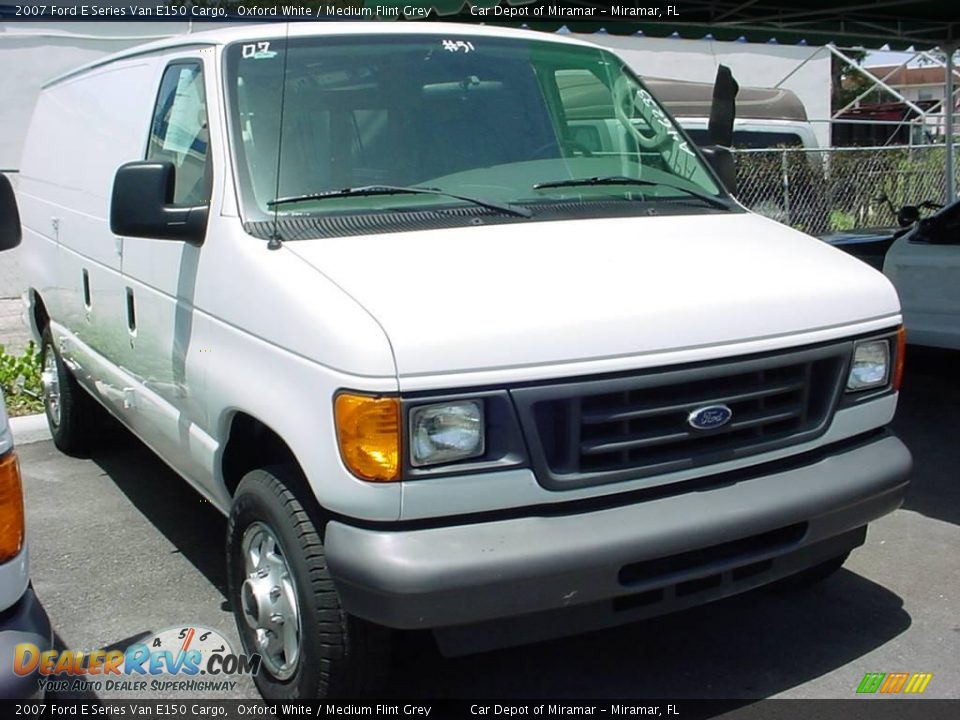 2007 Ford E Series Van E150 Cargo Oxford White / Medium Flint Grey Photo #1