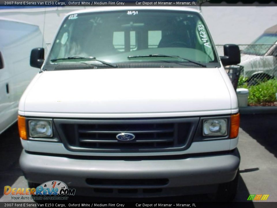 2007 Ford E Series Van E150 Cargo Oxford White / Medium Flint Grey Photo #2